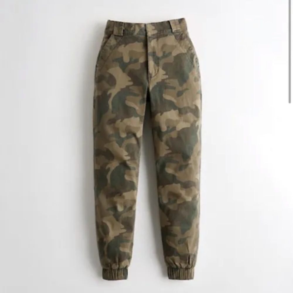 Hollister High-Waisted Camo Pants